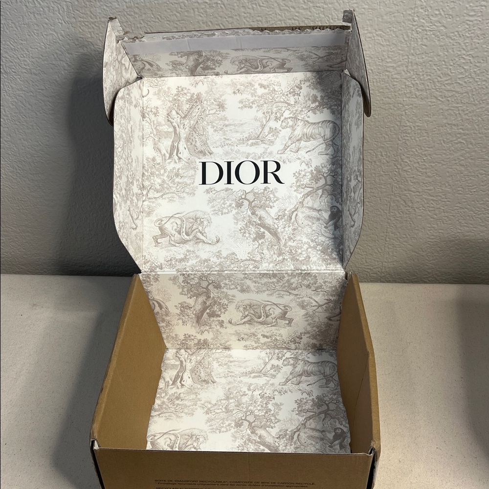 Authentic Dior Gift Box – 9x9x4 – Luxury White Textured Box + Dior Shipper - Picture 5 of 6